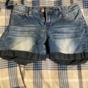 trying to sell some of my clothes that don’t fit me anymore